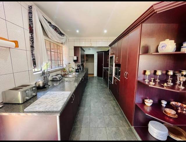 4 BEDROOM HOUSE FOR SALE IN BRACKENHURST